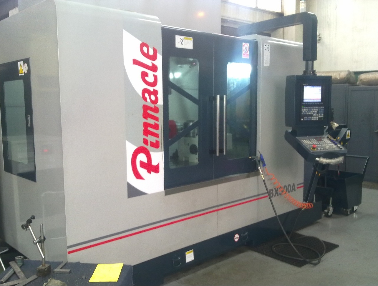 Centru de prelucrare vertical cu 5 axe Pinnacle BX300A
