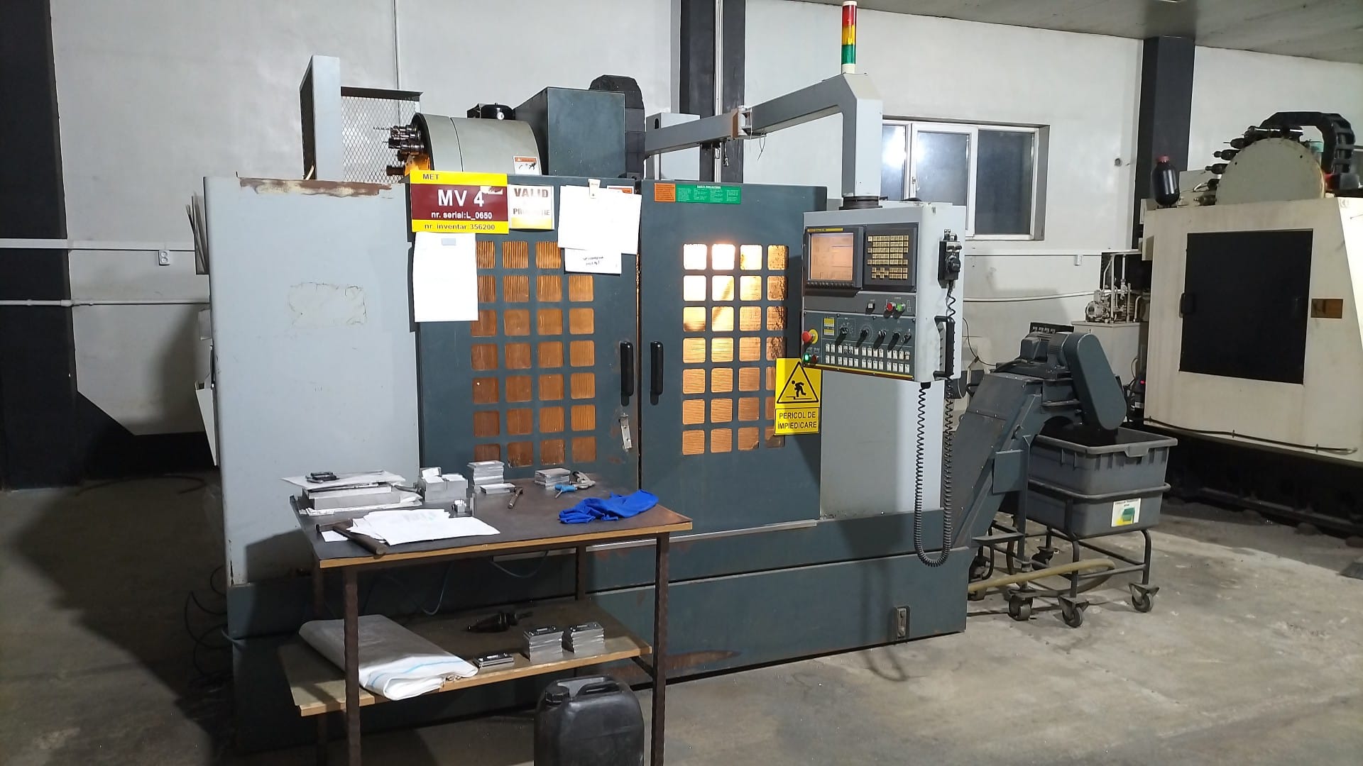 Mașină de Frezat Verticală CNC MV 4 - Stare Bună