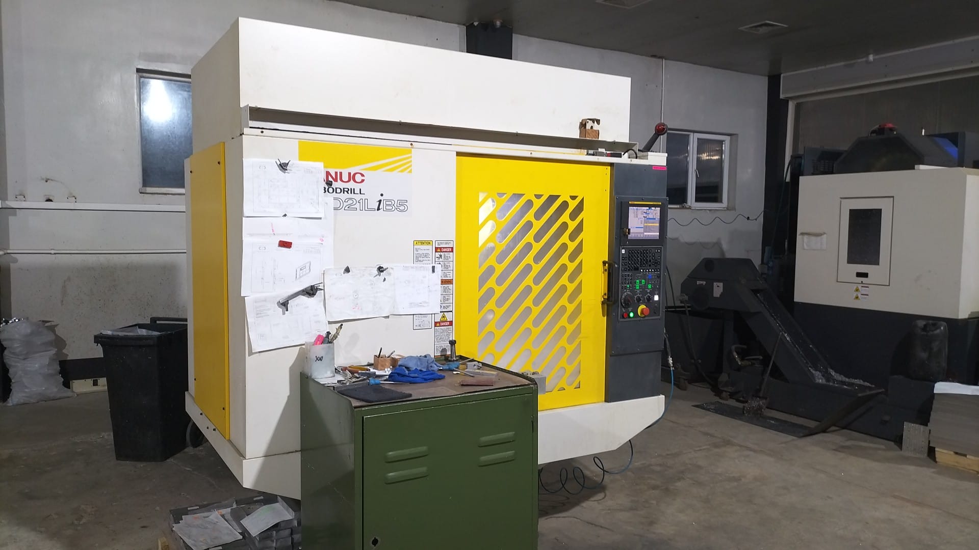 Freza CNC FANUC ROBODRILL D21LiB5 - 2 Motoare, 4 Axe, Stare Nouă (2019)